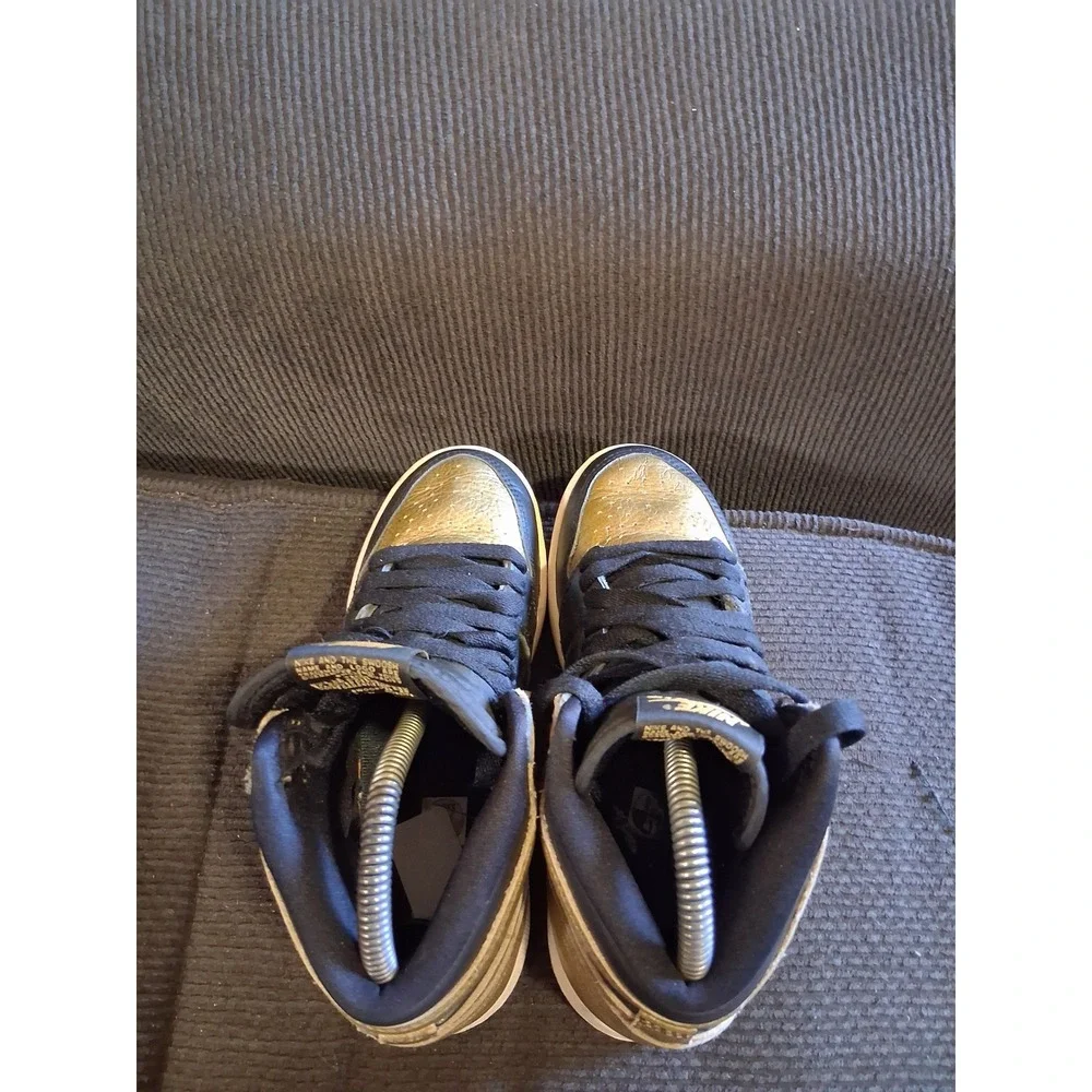 Nike Air Jordan 1 Retro High‎ OG Metallic Gold Black FD1437-071 Kids Size 4Y